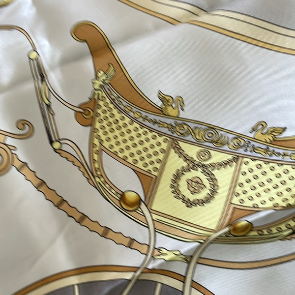 Authentic Hermes "Springs" Carre 90 Silk Scarf Grey EUC🩶💛 with snag - Picture 6 of 13